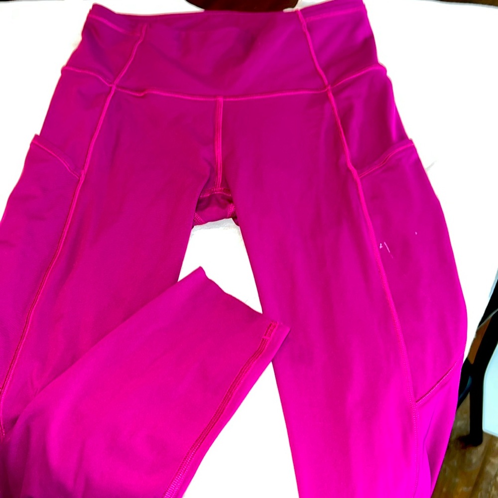 Lululemon size 4 leggings, fushia color leg and waistband pockets